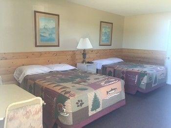 Smokey Hollow Resort Wasagaming Exterior photo
